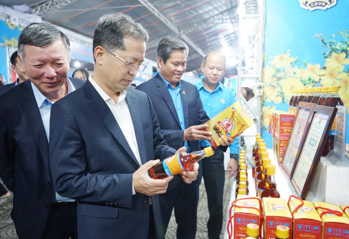 Đà nẵng tổ chức chương trình tết sum vầy-xuân ơn Đảng và khai mạc chợ tết công đoàn hình ảnh 2 Da nang to chuc chuong trinh tet sum vay-xuan on Dang va khai mac cho tet cong doan hinh anh 2