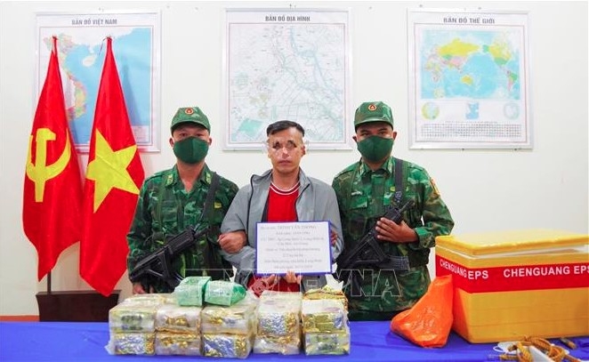 an giang border guard force seizes 22 kg of drugs smuggled from cambodia picture 1