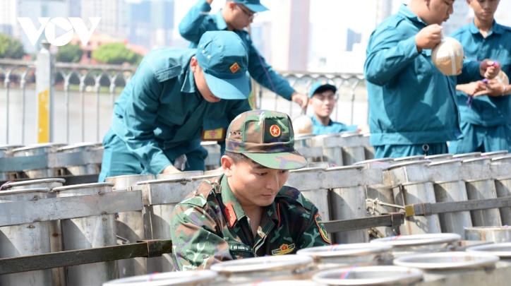 ho chi minh city ready for grand fireworks on lunar new year s eve picture 2