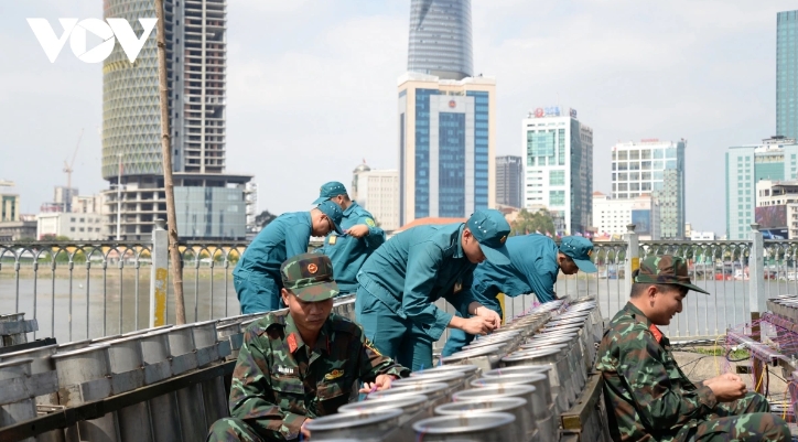 ho chi minh city ready for grand fireworks on lunar new year s eve picture 4