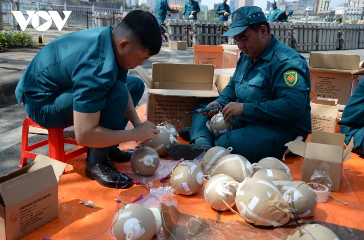 ho chi minh city ready for grand fireworks on lunar new year s eve picture 8