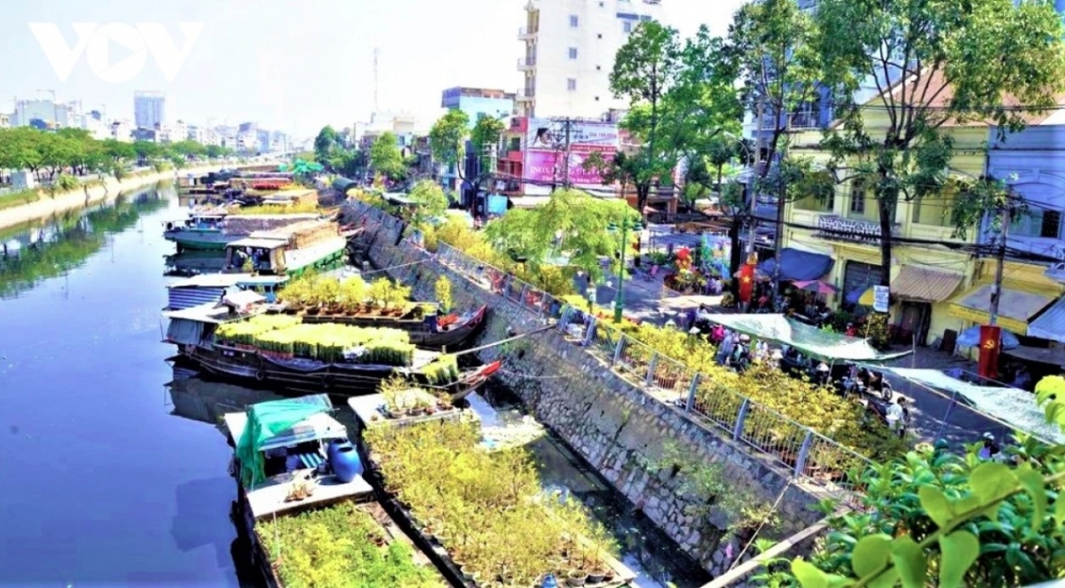 ho chi minh city gearing up for spring flower markets picture 1