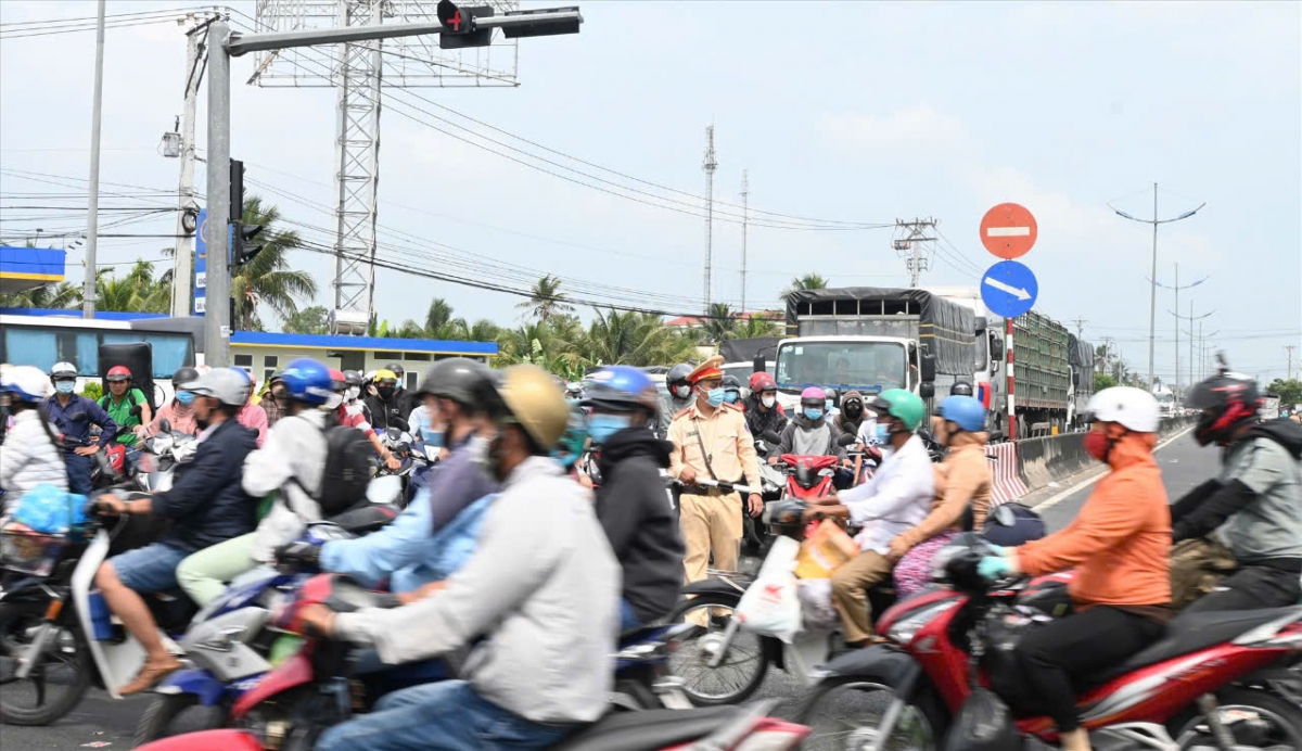 Tiền Giang: Hàng nghìn học viên học lái xe ô tô, mô tô phải “nằm chờ” sát hạch