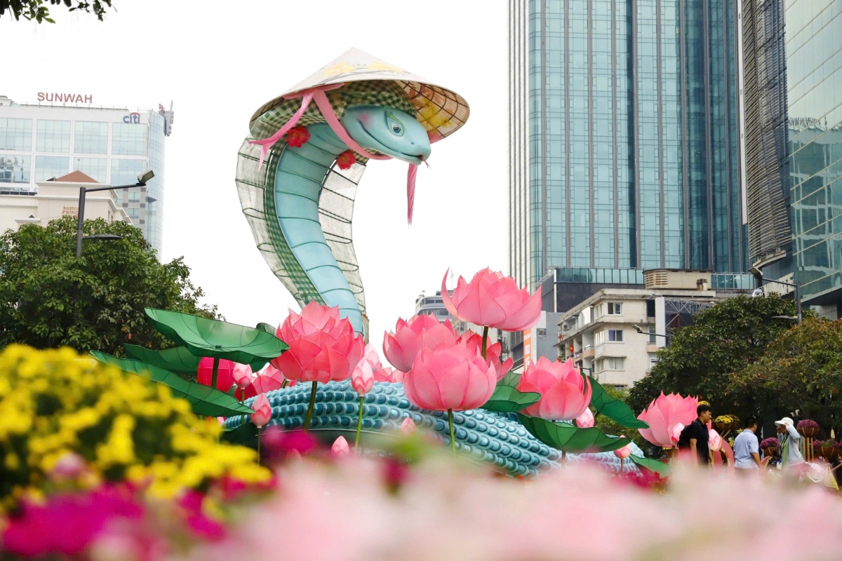 Đường hoa Nguyễn Huệ trước giờ “G”