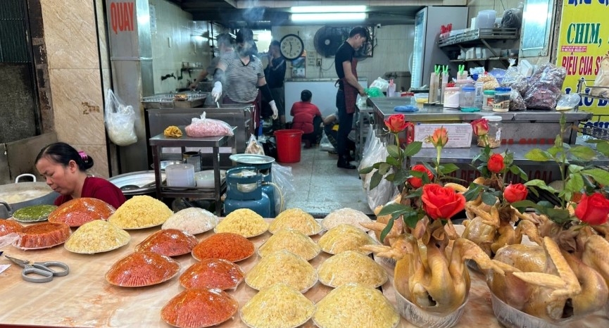 bustling hanoi streets gear up for tet holiday picture 7