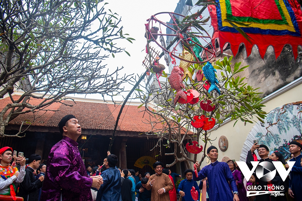 over 400 hanoians join street parade in old quarter to celebrate tet picture 10