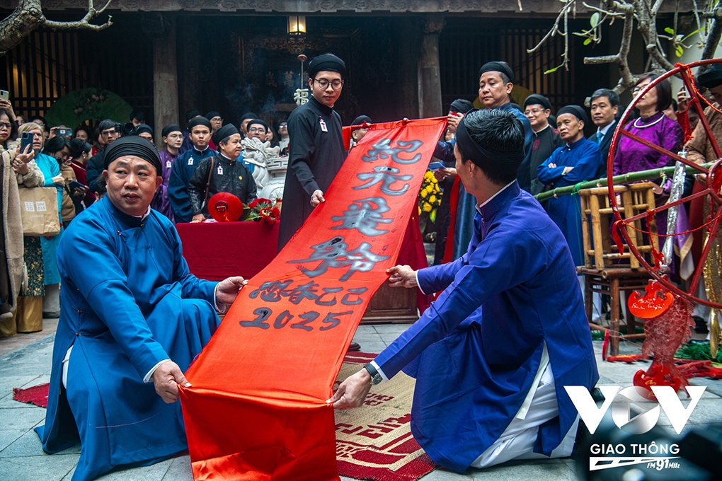 over 400 hanoians join street parade in old quarter to celebrate tet picture 11