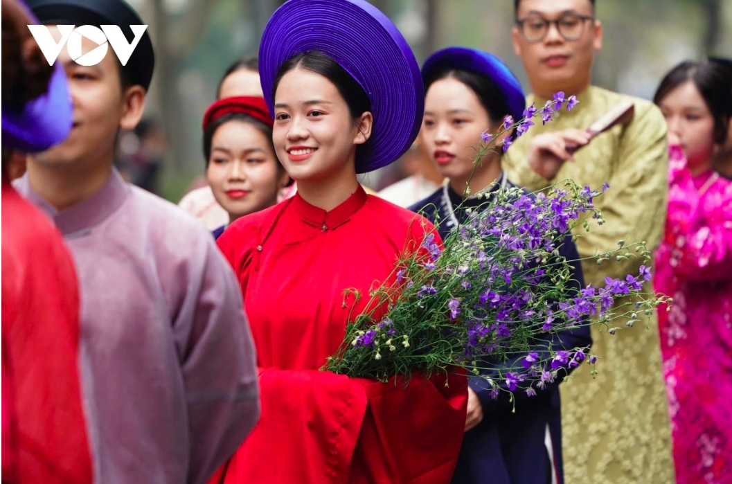 Over 400 Hanoians join street parade in Old Quarter to celebrate Tet