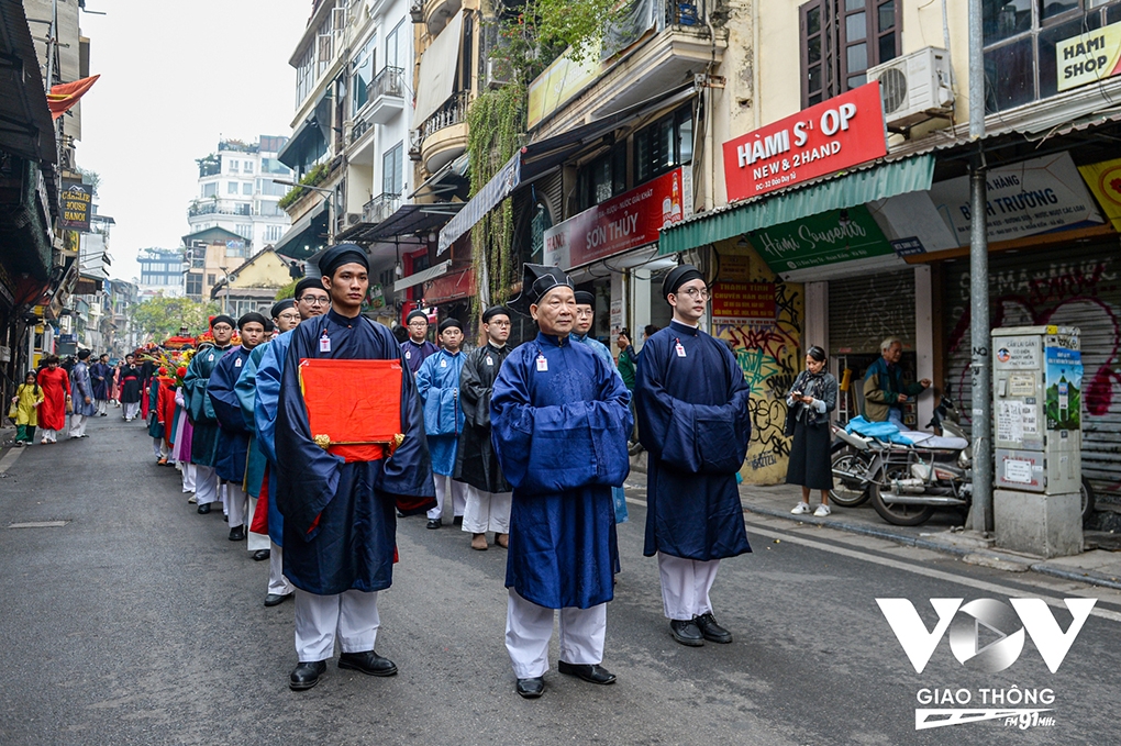 over 400 hanoians join street parade in old quarter to celebrate tet picture 4