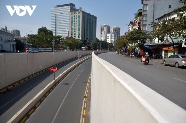 tranquil streets of hanoi on final day of the lunar calendar picture 2