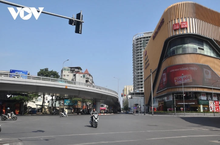 tranquil streets of hanoi on final day of the lunar calendar picture 3