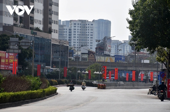 tranquil streets of hanoi on final day of the lunar calendar picture 6