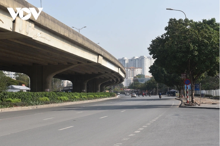 tranquil streets of hanoi on final day of the lunar calendar picture 8