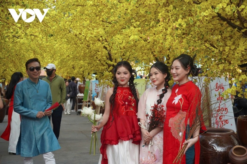 tet culture goes on display at calligraphy street in ho chi minh city picture 1