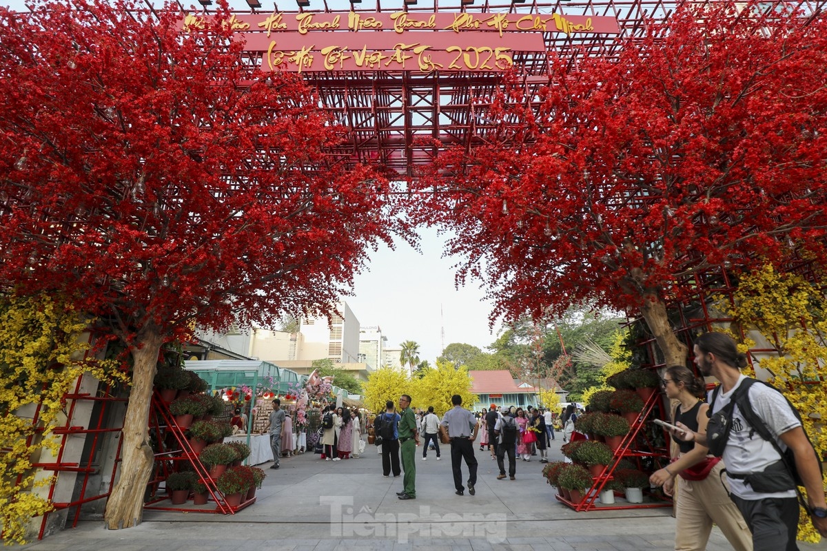 tet culture goes on display at calligraphy street in ho chi minh city picture 10