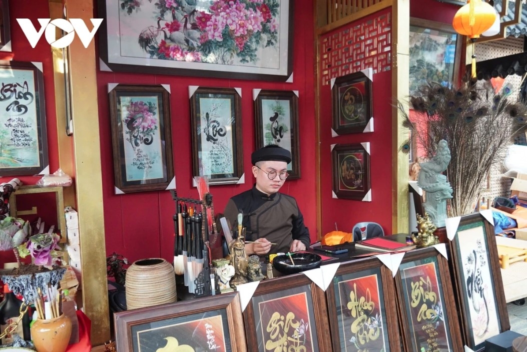 tet culture goes on display at calligraphy street in ho chi minh city picture 4