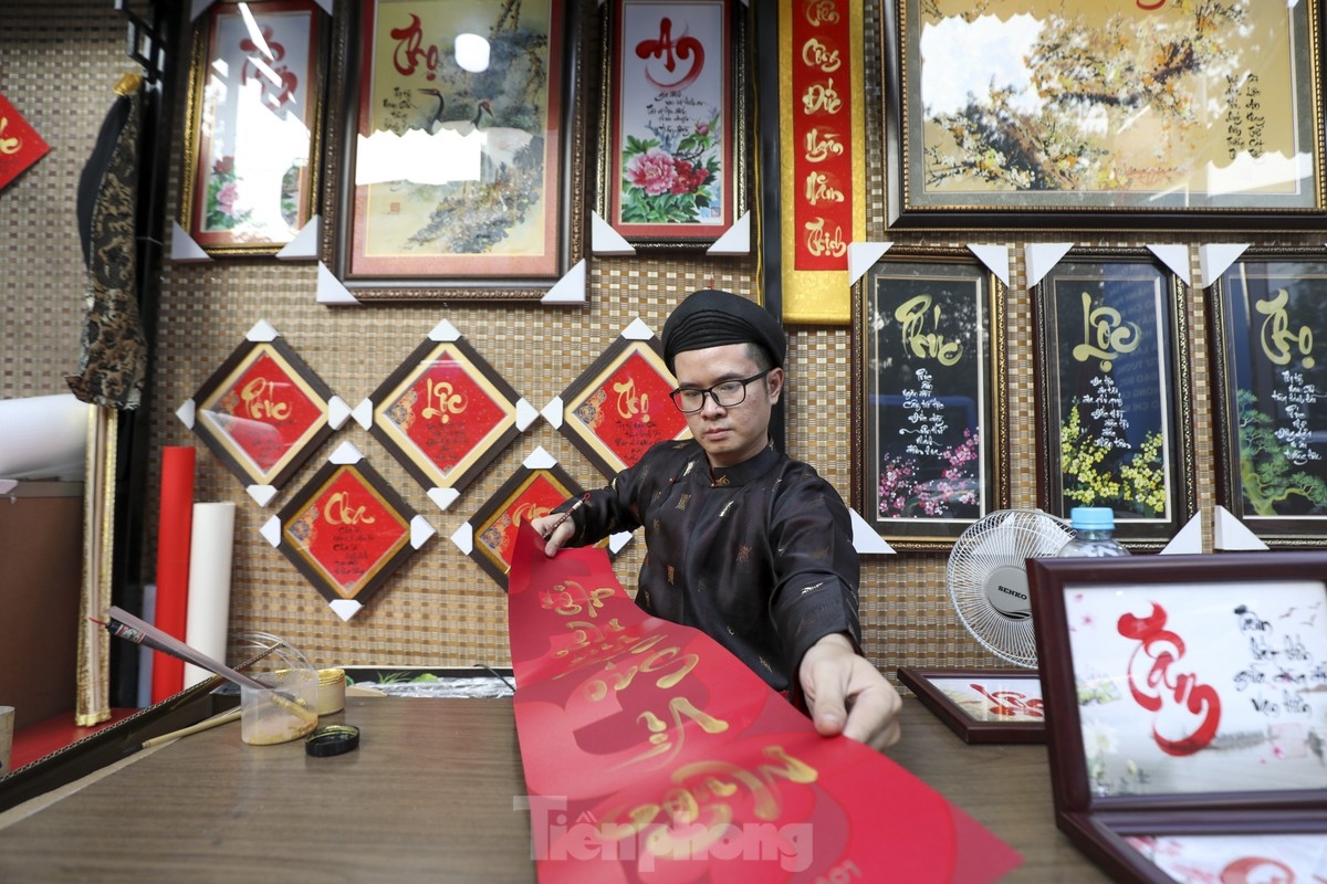 tet culture goes on display at calligraphy street in ho chi minh city picture 5