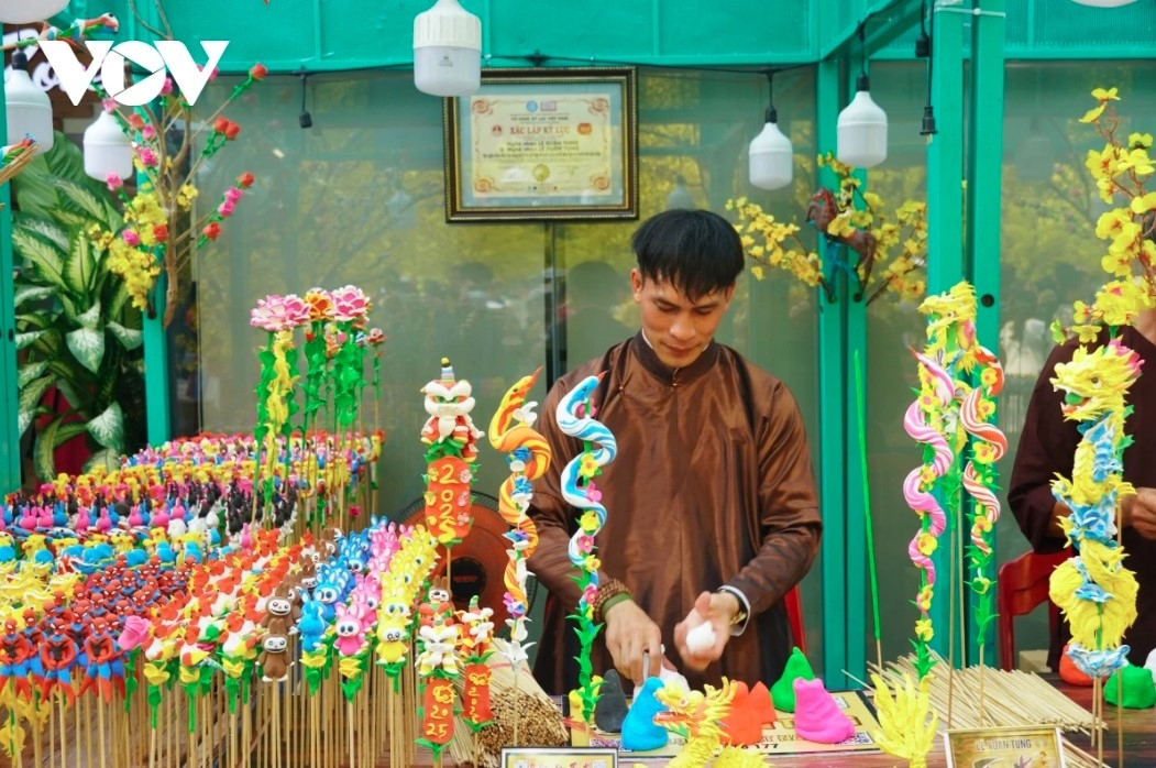 tet culture goes on display at calligraphy street in ho chi minh city picture 8