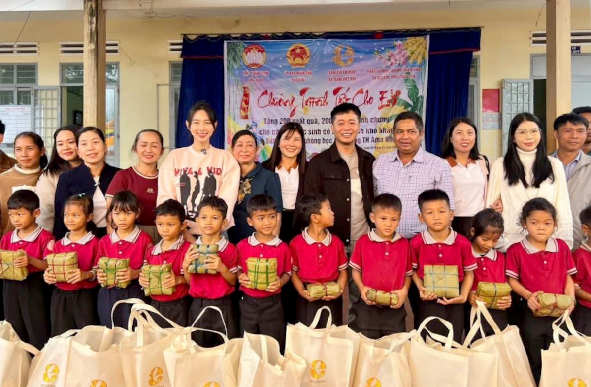 hoa hậu nguyễn thúc thùy tiên tham gia thiện nguyện tại xã vùng sâu Đắk lắk hình ảnh 1 hoa hau nguyen thuc thuy tien tham gia thien nguyen tai xa vung sau Dak lak hinh anh 1