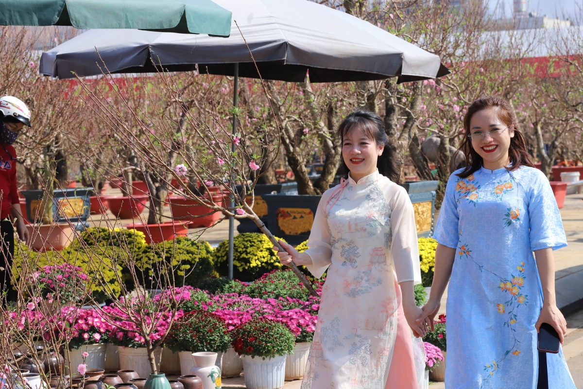 rực sắc chợ hoa xuân sơn la hình ảnh 3 ruc sac cho hoa xuan son la hinh anh 3