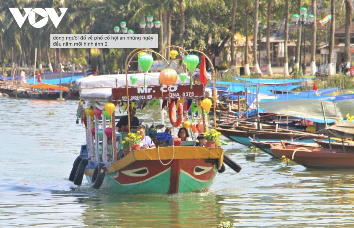 tourists flock to unesco heritage city hoi an during lunar new year holiday picture 5