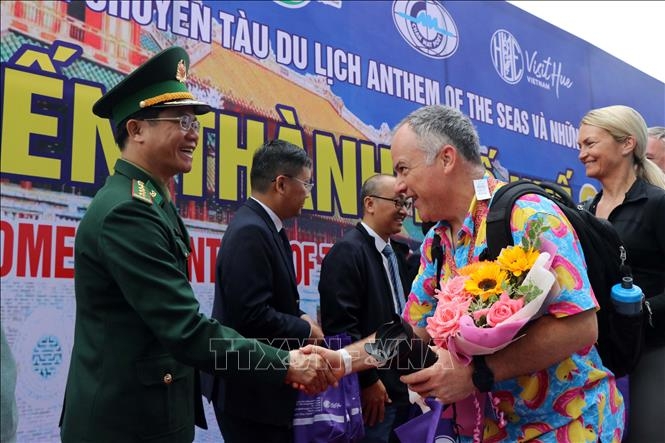 luxury cruise ship brings 4,400 international visitors to hue in early 2025 picture 1