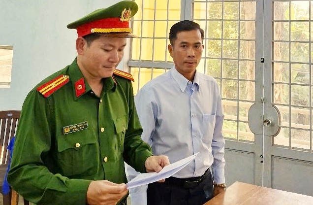 Khởi tố nguyên giám đốc văn phòng đăng ký đất đai vì gây thiệt hại 95 triệu đồng