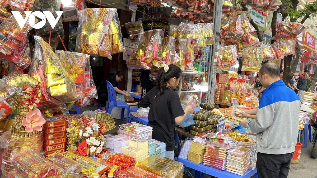 market slows down ahead of kitchen gods worship ritual picture 1