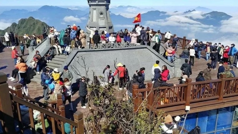 lao cai expects to welcome 360,000 visitors during tet holiday picture 1