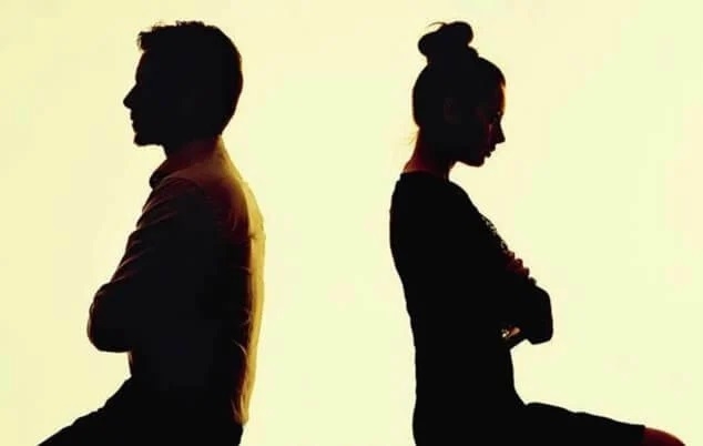 Ly thân hơn 6 năm nhưng vẫn sinh hoạt chung, chỉ không ngủ chung