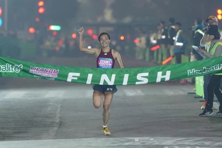 oanh continues to set new record at international half marathon 2025 picture 1