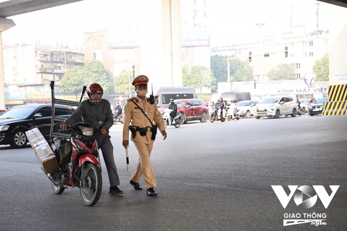 ha noi chi nen tang muc phat vi pham giao thong cao o mot so loi hinh anh 5