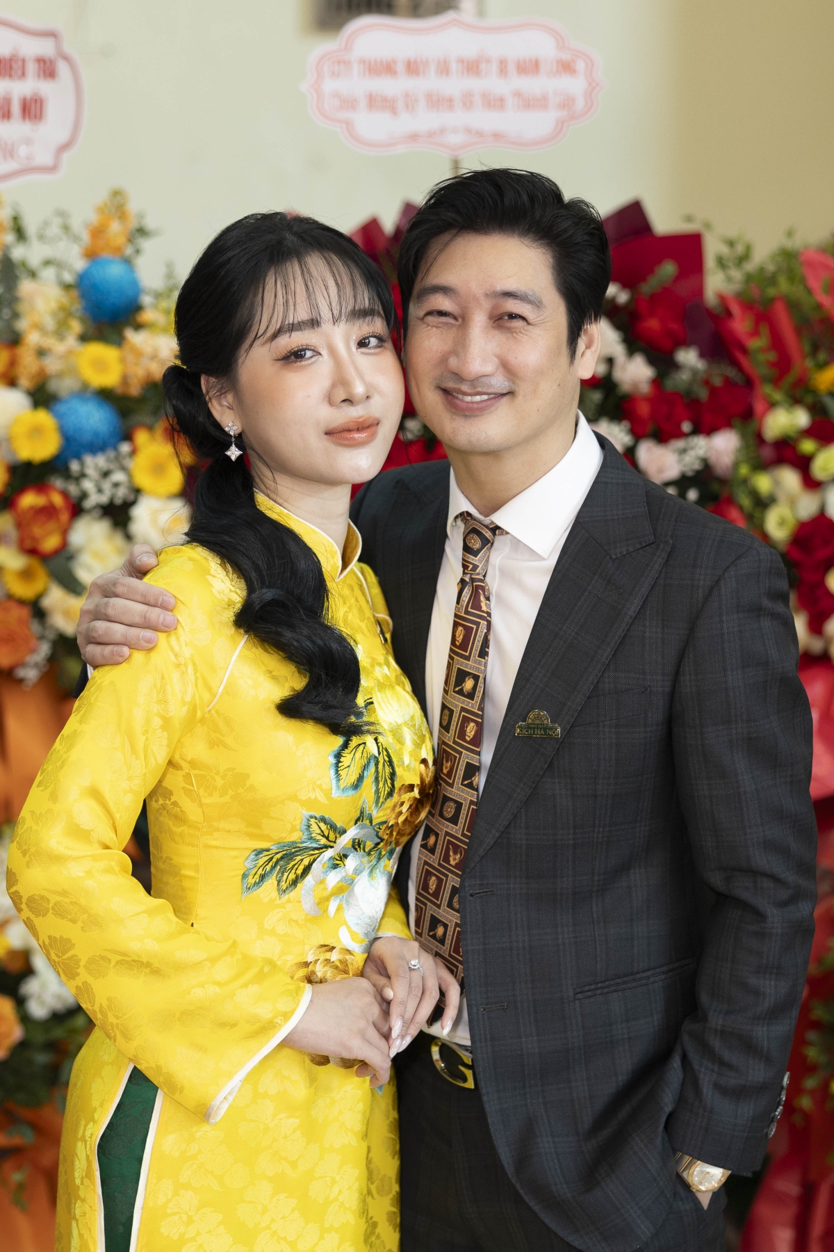 sao viet 22 1 gia dinh binh minh - anh tho xung xinh ao dai don tet hinh anh 3