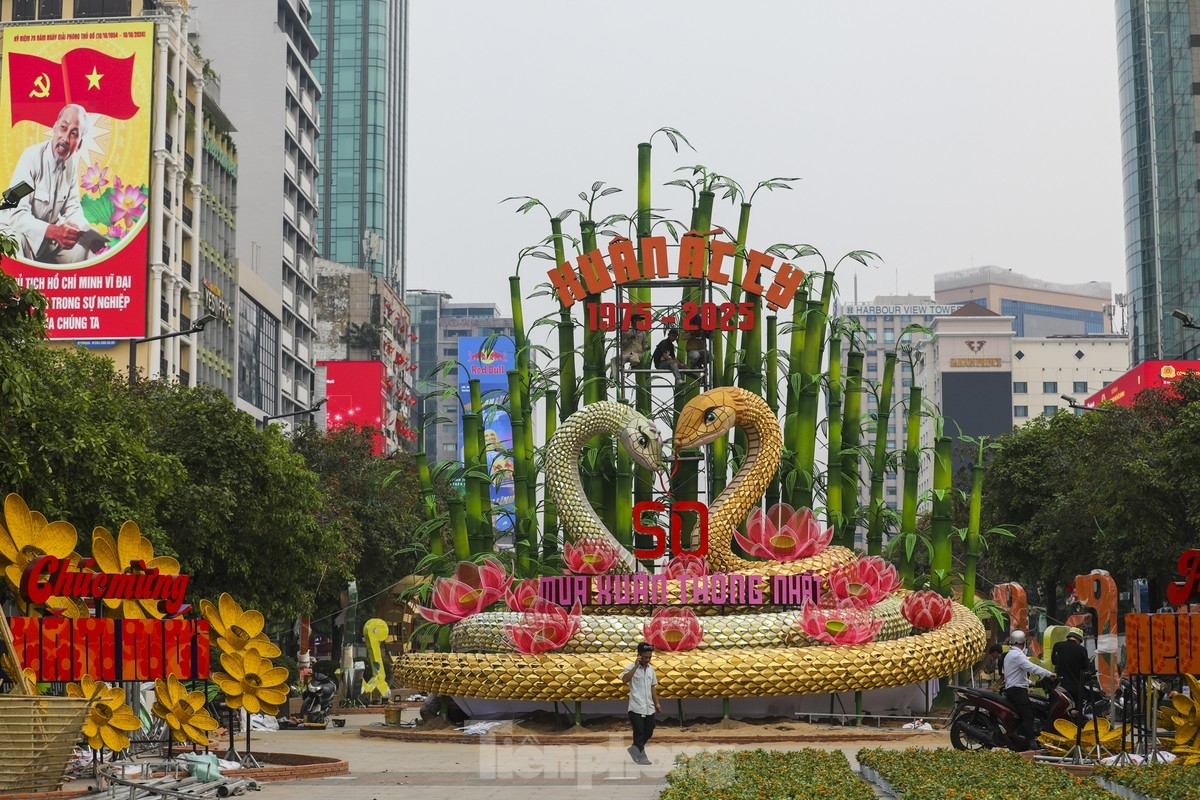 nguyen hue flower street given tet makeover picture 1