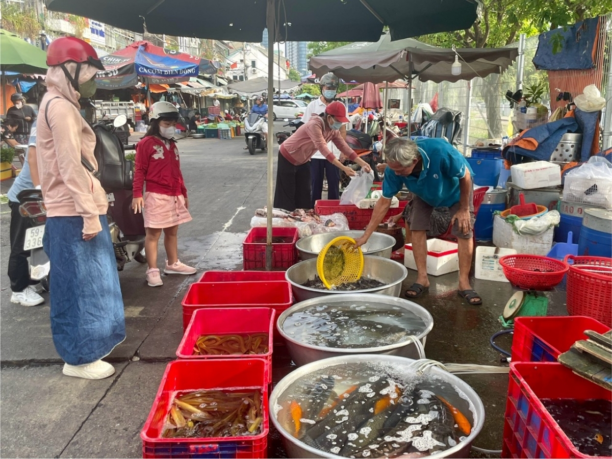 Chợ truyền thống ở TPHCM đìu hiu khách vào ngày mùng 3 Tết