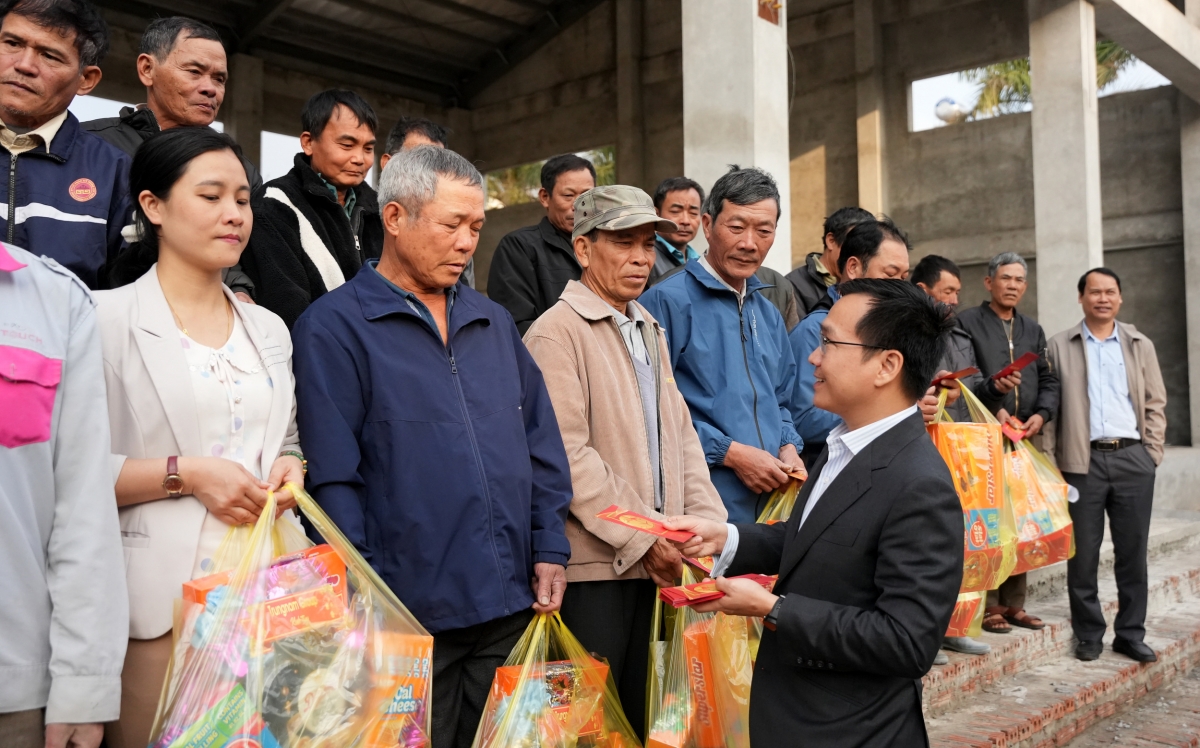 trungnam group trao tặng phòng máy tính trị giá 250 triệu đồng tại thái bình hình ảnh 2 trungnam group trao tang phong may tinh tri gia 250 trieu dong tai thai binh hinh anh 2