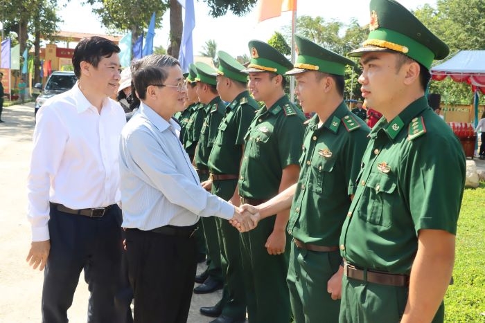 phó chủ tịch quốc hội nguyễn Đức hải trao 460 phần quà tại Đồng tháp hình ảnh 3 pho chu tich quoc hoi nguyen Duc hai trao 460 phan qua tai Dong thap hinh anh 3