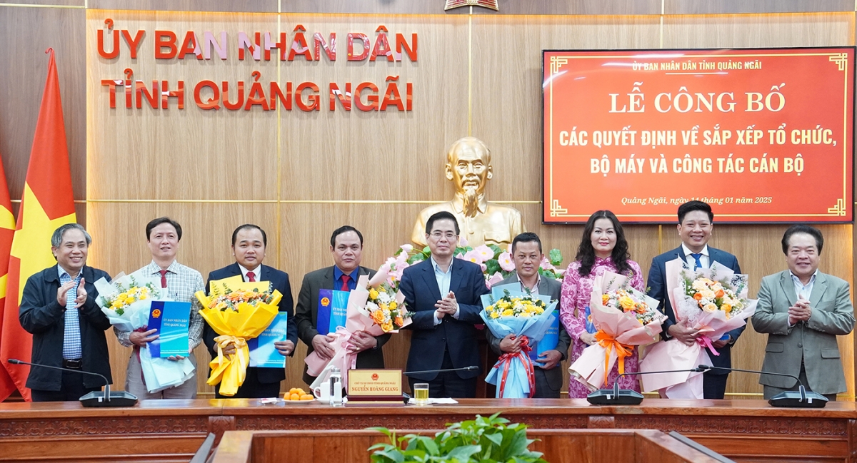 quảng ngãi công bố các quyết định về sắp xếp tổ chức bộ máy, bổ nhiệm cán bộ hình ảnh 1 quang ngai cong bo cac quyet dinh ve sap xep to chuc bo may, bo nhiem can bo hinh anh 1