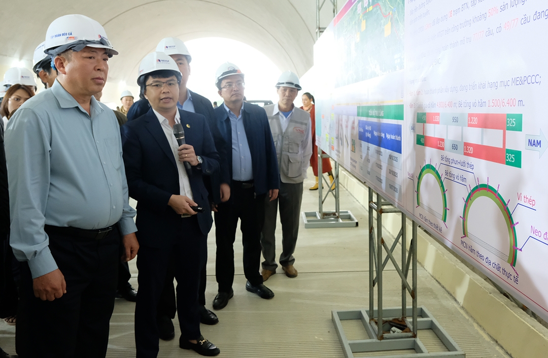 bộ trưởng bộ gtvt kiểm tra tiến độ cao tốc quảng ngãi - hoài nhơn hình ảnh 1 bo truong bo gtvt kiem tra tien do cao toc quang ngai - hoai nhon hinh anh 1