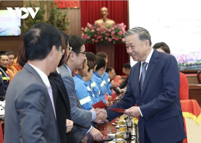 party leader extends tet greetings to hanoi authorities and residents picture 2