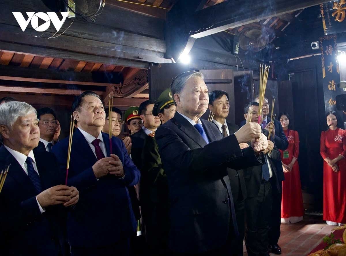 party leader to lam commemorates late general secretary truong chinh picture 1 party leader to lam commemorates late general secretary truong chinh picture 1