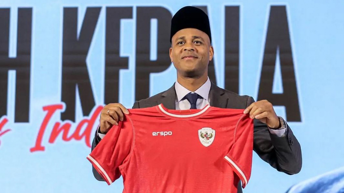 hlv patrick kluivert muon ap dung loi choi cua tuyen ha lan cho Dt indonesia hinh anh 1