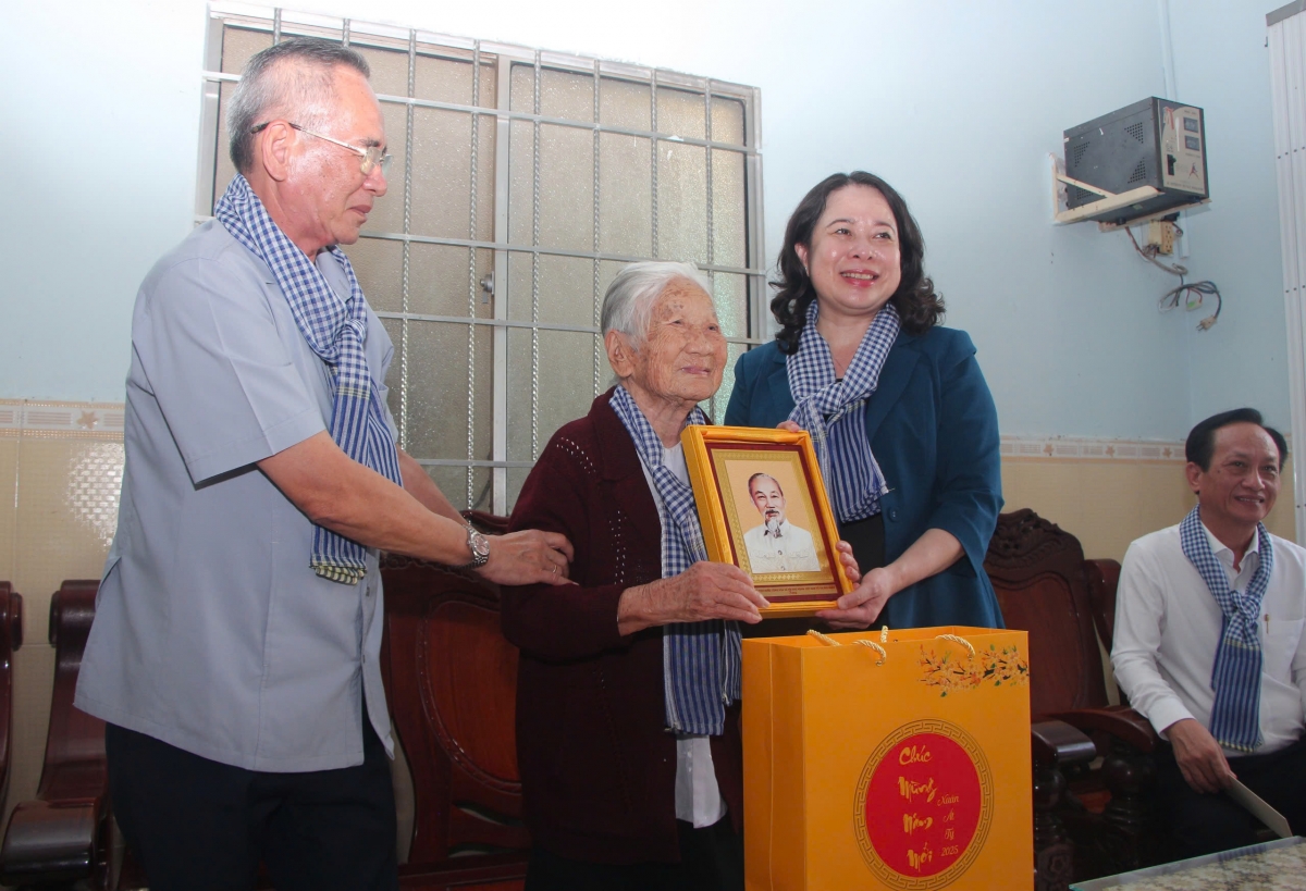 phó chủ tịch nước võ thị Ánh xuân thăm, tặng quà tết tại bạc liêu hình ảnh 3 pho chu tich nuoc vo thi Anh xuan tham, tang qua tet tai bac lieu hinh anh 3