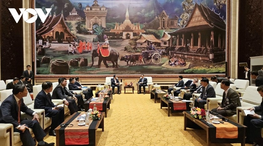 pm chinh arrives in laos, co-chairs 47th inter-governmental committee meeting picture 3