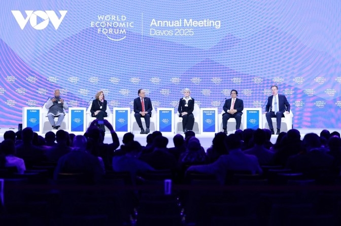 pm chinh advocates bold asean approach to smart era at wef picture 2
