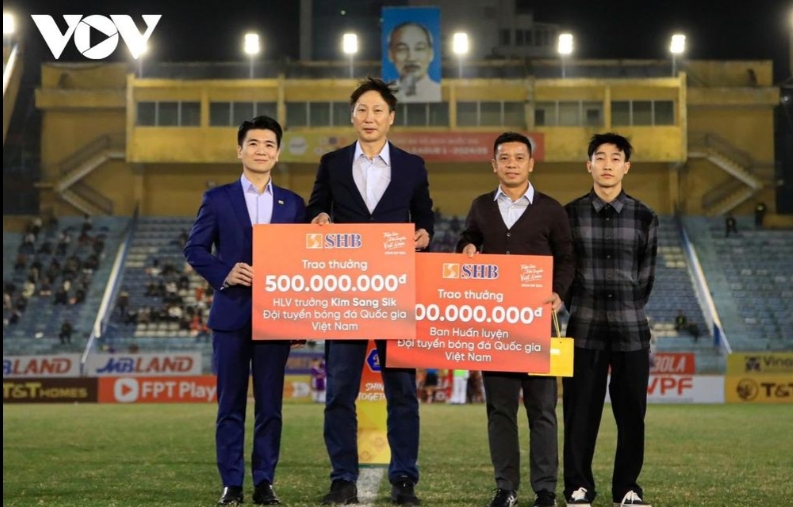 Coach Kim Sang-sik receives big reward after ASEAN Cup win