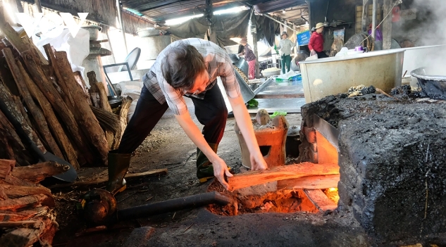 rock sugar village in central vietnam bustling in buildup to tet picture 2