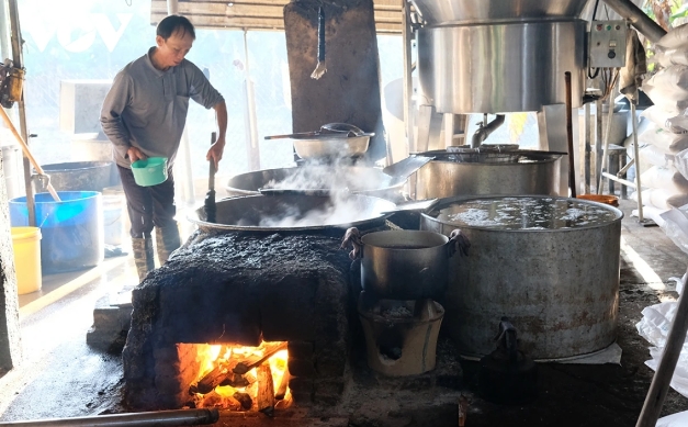 rock sugar village in central vietnam bustling in buildup to tet picture 1