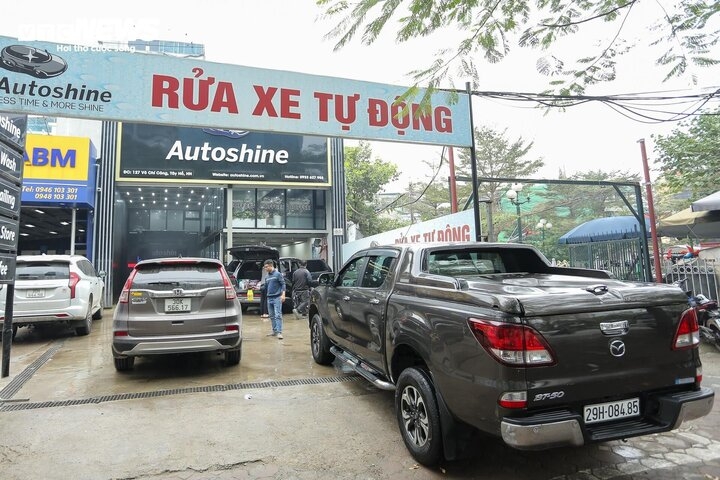 lam khong ngoi tay, tho rua xe, cat toc hai ra tien ngay giap tet hinh anh 1