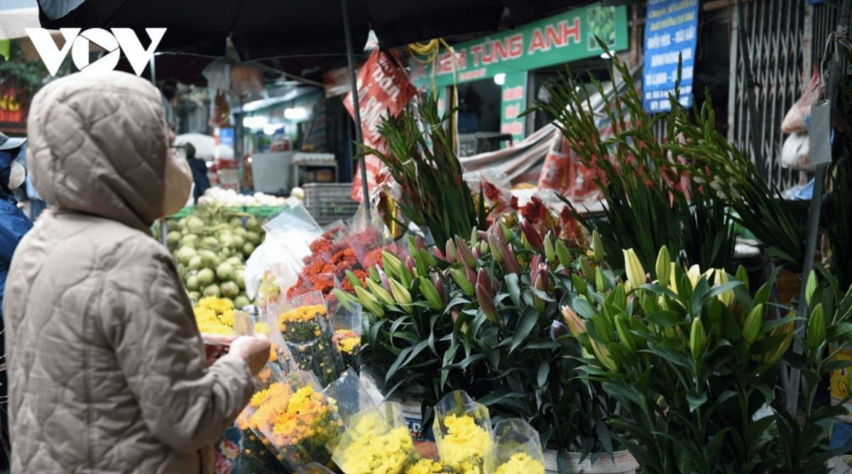 Thị trường hàng hóa ngày 29 Tết: Thực phẩm tươi sống, rau củ đắt khách
